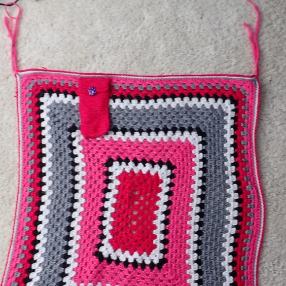 Lap Blanket Knitted Granny Core Handmade with Cell Phone Pocket Pink Red White - Picture 2 of 13